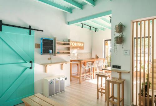 a kitchen and dining room with a table and chairs at Forenna Hostel in El Arenal