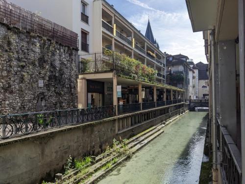 Rêve blanc 2 étoiles à Annecy centre ville et lac