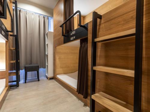 Ένα ή περισσότερα κρεβάτια σε δωμάτιο στο Tabist CapsuleHotel APODS Himeji Station