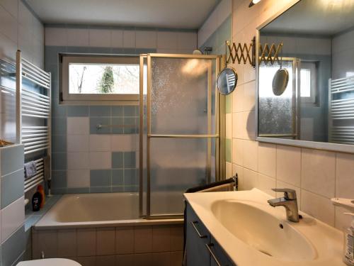 a bathroom with a tub and a sink and a shower at Ferienwohnung Ostseestern in Wiek auf Rügen