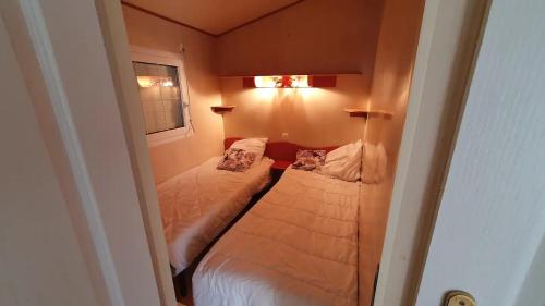 Postel nebo postele na pokoji v ubytování Mobile home Serge