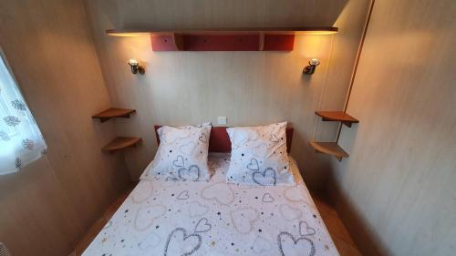Postel nebo postele na pokoji v ubytování Mobile home Serge