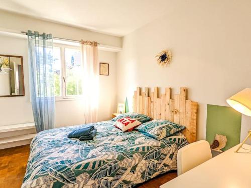 Ένα ή περισσότερα κρεβάτια σε δωμάτιο στο Cosy Spring - T3 - Place Verdun - Stationnement gratuit