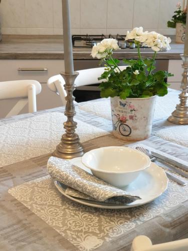 a table with a candle and a bowl on it at Stillvolle Designwohnung im historischen Zentrum in Stolberg i. Harz
