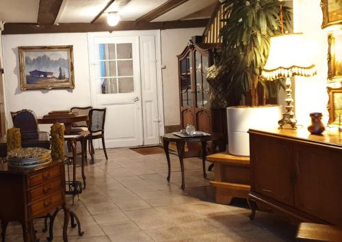 a living room with tables and chairs and a plant at Stillvolle Designwohnung im historischen Zentrum in Stolberg i. Harz