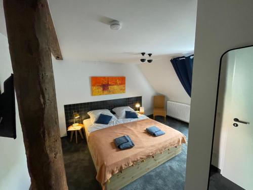 Ein Bett oder Betten in einem Zimmer der Unterkunft Gasthof Strietholt