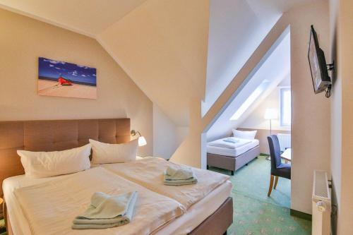 Postel nebo postele na pokoji v ubytování Hotel und Restaurant "Zur Zwiebel"