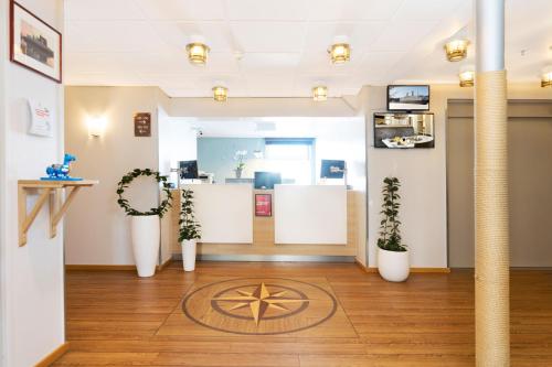 a room with potted plants on the floor at Good Morning+ Göteborg City in Gothenburg