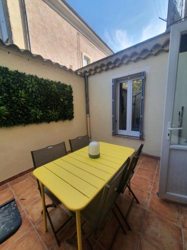 Balkón alebo terasa v ubytovaní Appartement terrasse centre Nyons