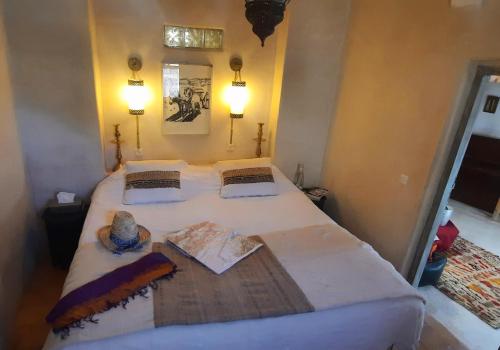 a bedroom with a large white bed with two pillows at Maison d'Hôtes Irocha in Tisseldeï