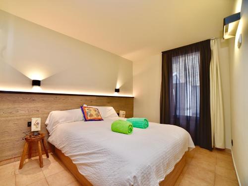 מיטה או מיטות בחדר ב-Placer, naturaleza y terraza en Canillo HUT-8207