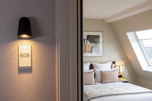 En eller flere senge i et værelse på Hotel Duminy-Vendome