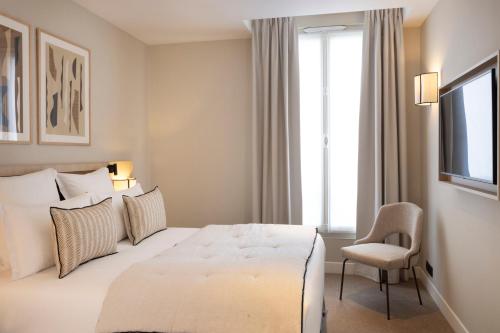 En eller flere senge i et værelse på Hotel Duminy-Vendome