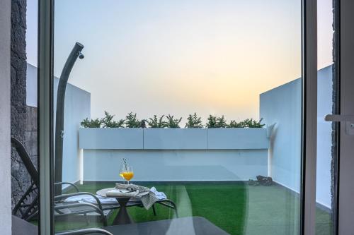 Monstera House - Near the beach, Air-Con, Fast Wifi and SAT tv By Lanzarote Vacation Homes
