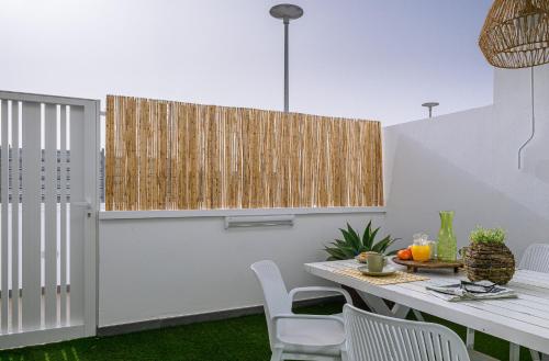 Monstera House - Near the beach, Air-Con, Fast Wifi and SAT tv By Lanzarote Vacation Homes
