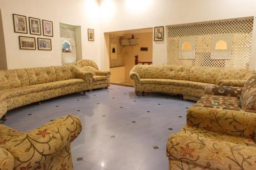 Un lugar para sentarse en Hotel Sagar Niwas