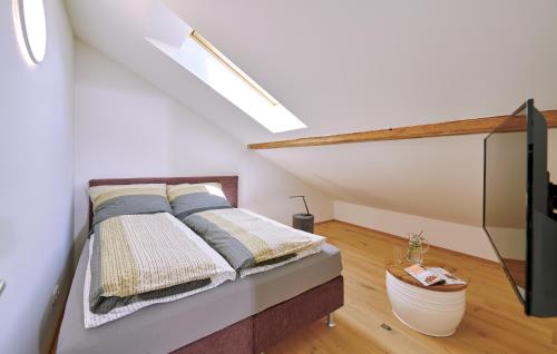 a bedroom with a bed in a attic at Ferienwohnung zwischen Burghausen und Salzburg in Tittmoning