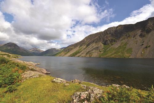 a view of a lake in a mountain range at The Kellbank in Gosforth