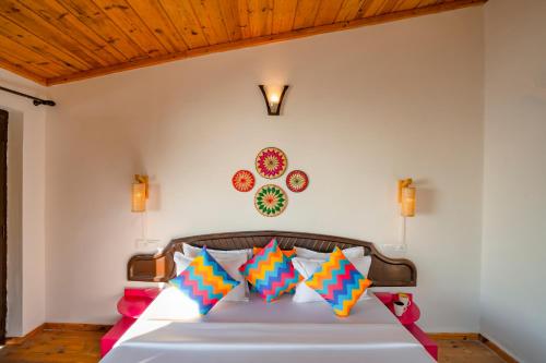 Cama o camas de una habitación en goSTOPS Mukteshwar