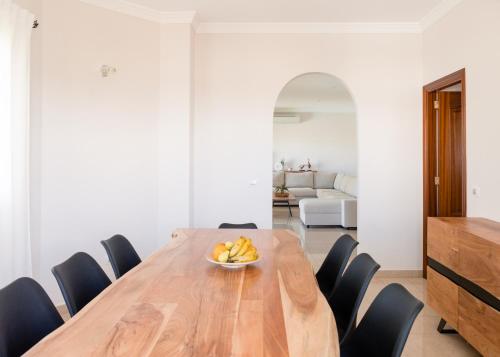 Φωτογραφία από το άλμπουμ του Modern Villa with private pool and mountain views σε Arona