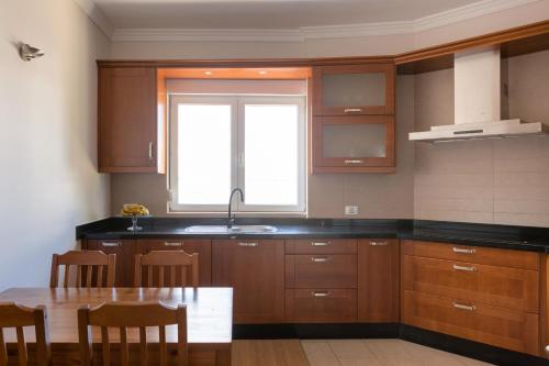 Η κουζίνα ή μικρή κουζίνα στο Modern Villa with private pool and mountain views