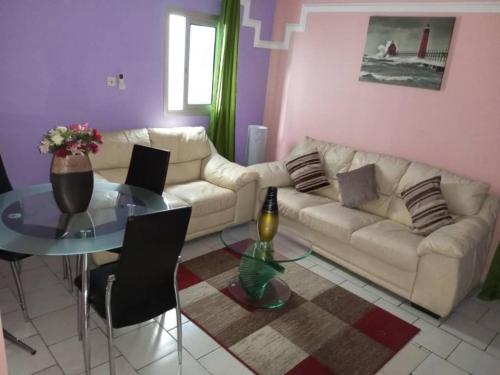 Гостиная зона в Remarkable 1 bedroom flat in bonaberie ancienne