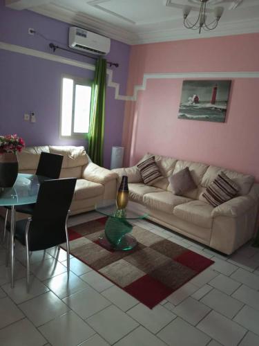 Гостиная зона в Remarkable 1 bedroom flat in bonaberie ancienne