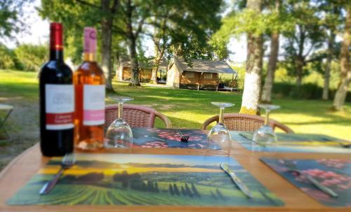 Gallery image of Glamping Les Arbres, Luxe Safaritent met zwembad in Cronat