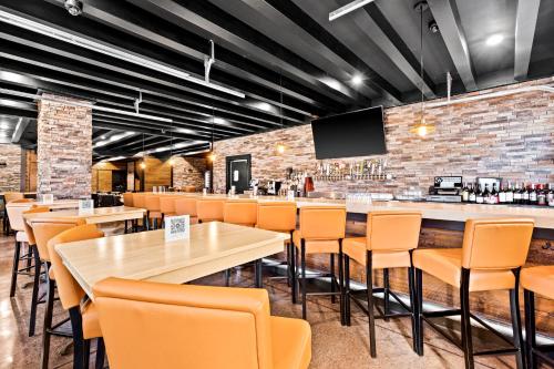 a restaurant with tables and chairs and a bar at Cobblestone Hotel & Suites - Superior Duluth in Superior