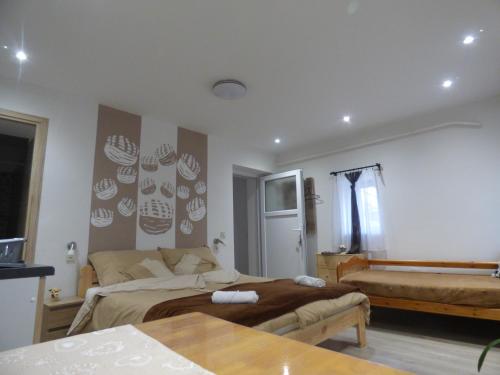 Katil atau katil-katil dalam bilik di Pogácsás Apartman