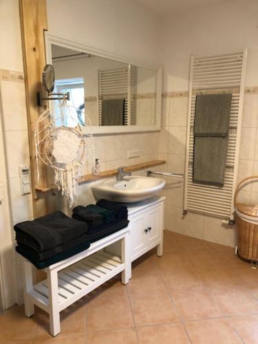 a bathroom with a sink and a mirror at Heimat Floral Ferienwohnung in Wadgassen