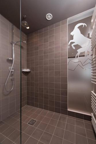 Ένα μπάνιο στο Familotel Alphotel