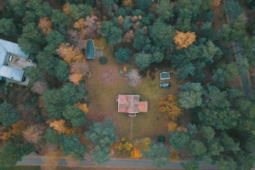 an overhead view of a yard with trees and a house at Ljunghusen Holiday Inn Cottage in Ljunghusen