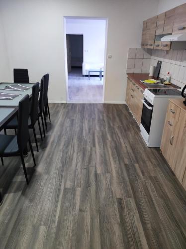 Η κουζίνα ή μικρή κουζίνα στο Apartmány HAVLÍČKOVA 423