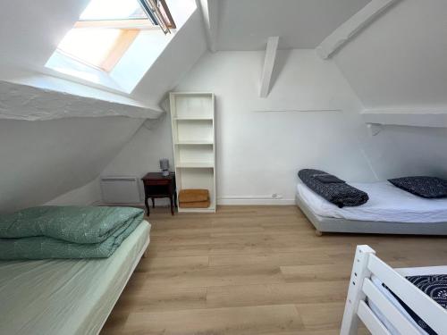 Posteľ alebo postele v izbe v ubytovaní LIKEHOME - Appartement cosy et calme proche Paris