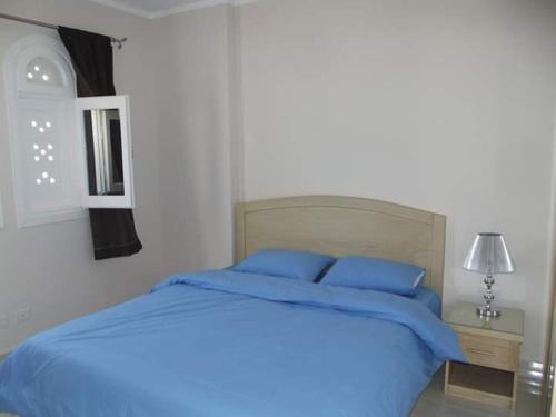 Un pat sau paturi într-o cameră la luxury one bedroom apartment Naama bay