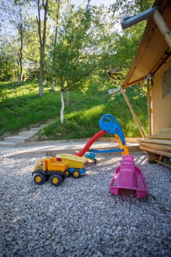 Ο χώρος παιχνιδιού για παιδιά στο Glamping Bagrem