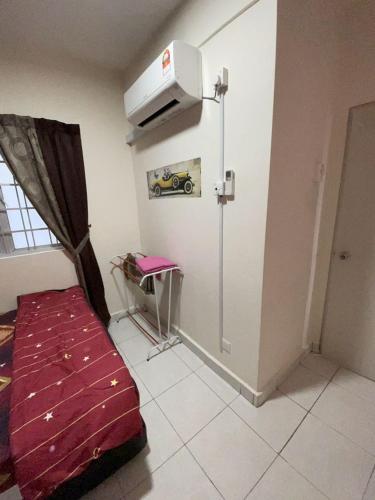 Katil atau katil-katil dalam bilik di DinDas Family Stay @ Labuan