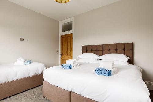 two twin beds in a room with white walls at Park Lake View in Poole