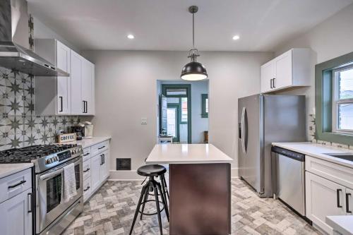 Fotografie z fotogalerie ubytování El Paso Historic Craftsman House Less Than 1 Mi to Dtwn! v destinaci El Paso