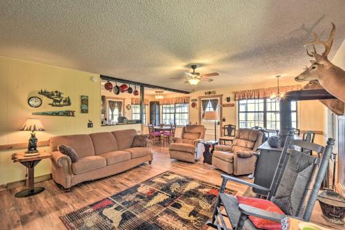 Gallery image of Private Hilltop Sanctuary with Panoramic Views! in Hiawassee