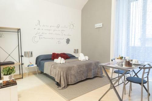 Postel nebo postele na pokoji v ubytování Neapolitan Style Apartrment
