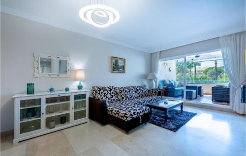 Posedenie v ubytovaní Beautiful Apartment In Marbella-Elviria
