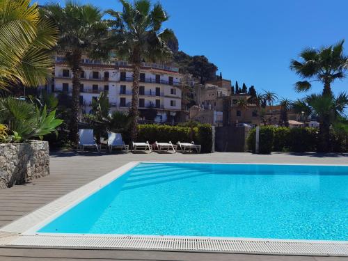 Bazén v ubytovaní Taormina Lukos House in center with pool by Taormina Holidays alebo v jeho blízkosti