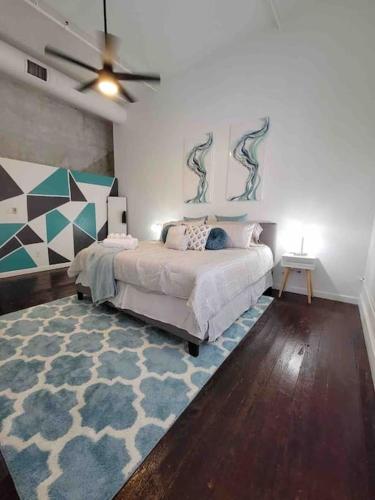 LUXURY CONDO “WALK TO EVERYTHING” – Photos 2