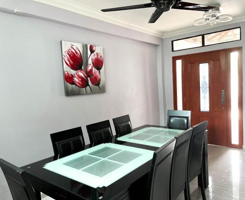 Muar Homestay [Located at Sabak Awor Seafood Court], Muar (updated ...