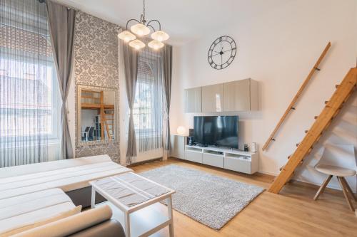 Bright Nest Liszt Academy