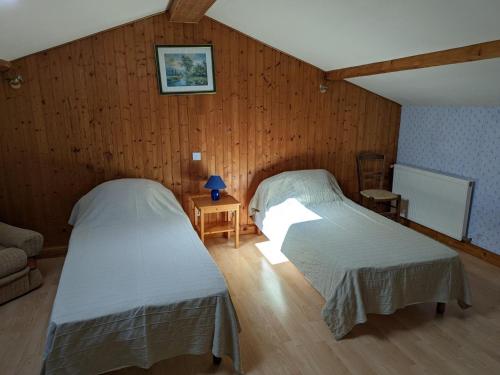 Postel nebo postele na pokoji v ubytování Gîte Bellon, 4 pièces, 6 personnes - FR-1-653-116