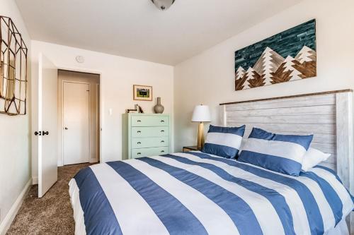 a bedroom with a blue and white striped bed at Pine Ridge Peak in Oakhurst