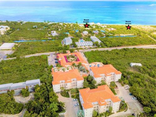 Fotografie z fotogalerie ubytování Private Poolside, Loft-Like Condo with Panoramic Grace Bay Views, Walk to Beach, Restaurants, & Turtle Cove Marina! v destinaci Turtle Cove